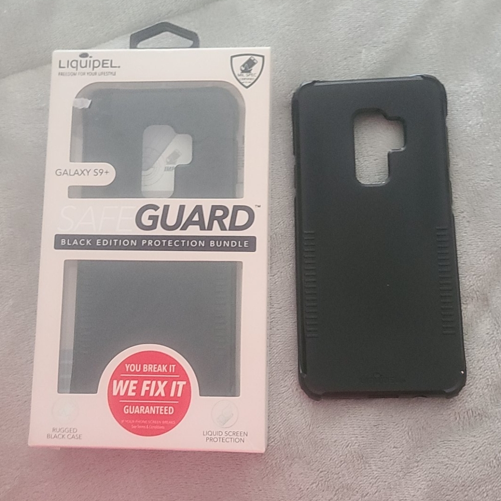 samsung s9+  cases and 2 cords